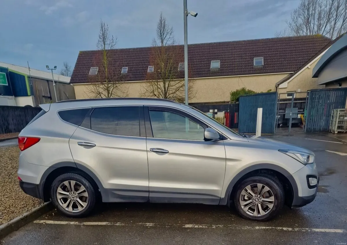 Hyundai Santa Fe 2012 - Image 2