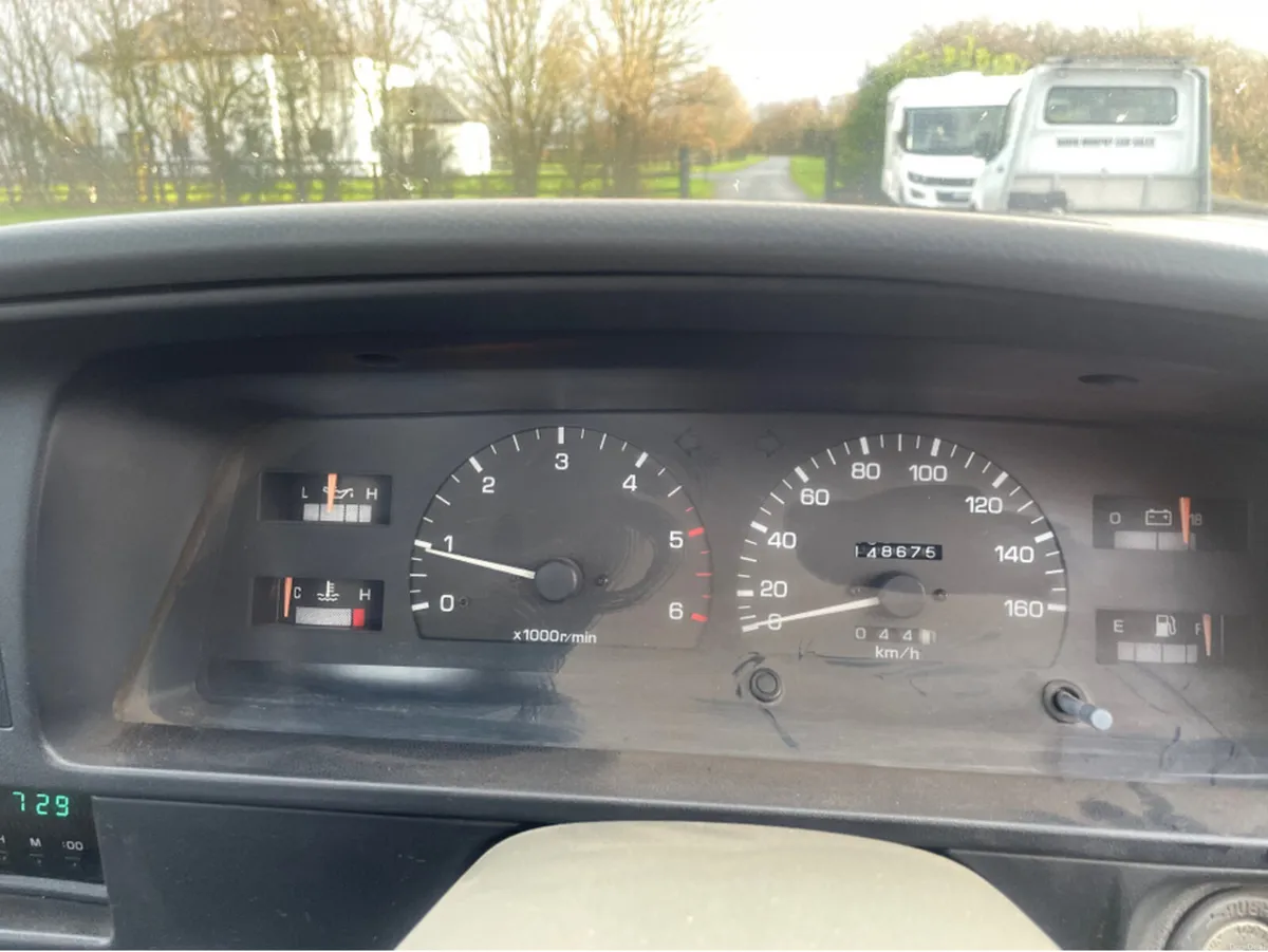 Toyota Hilux King cab - Image 3