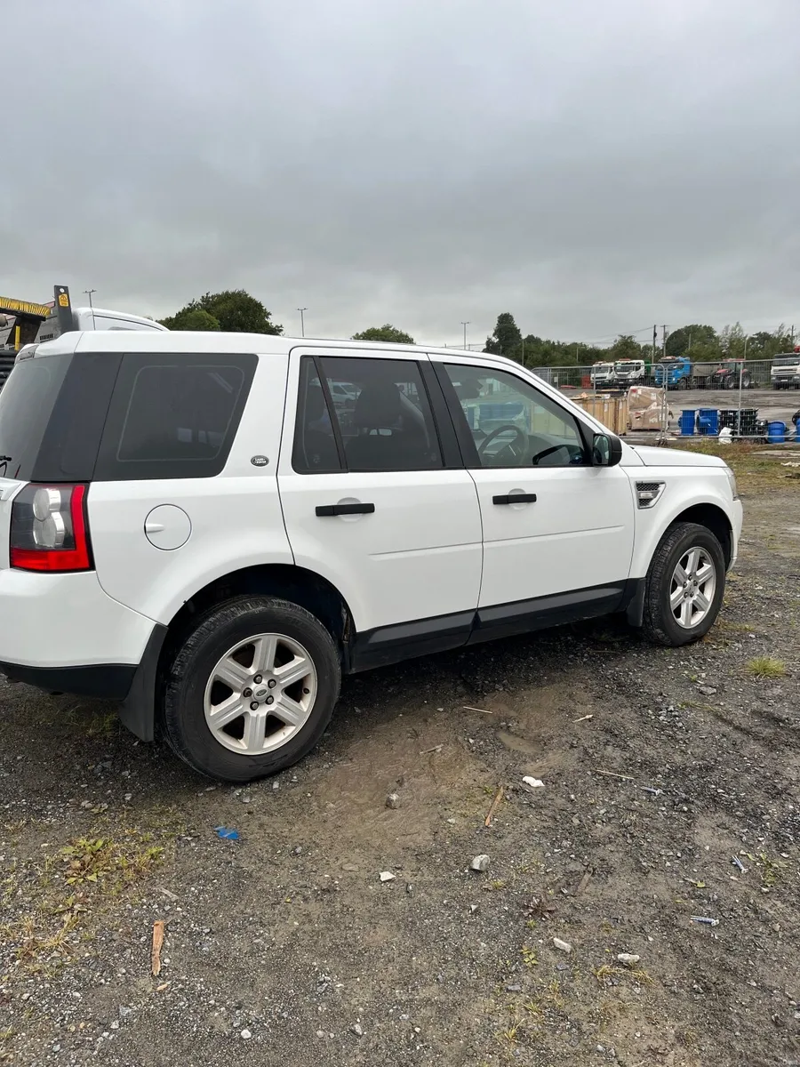 Land Rover Freelander 2011 - Image 2