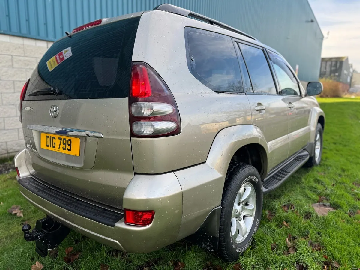 2005 Landcruiser LC4 Auto 8 Seater - Image 2