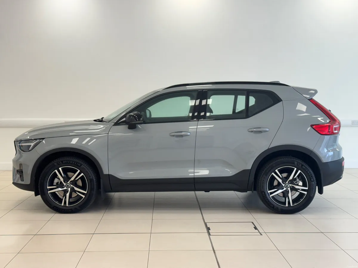 Volvo XC40 B3 Plus Dark Mild Hybrid Auto - Image 3