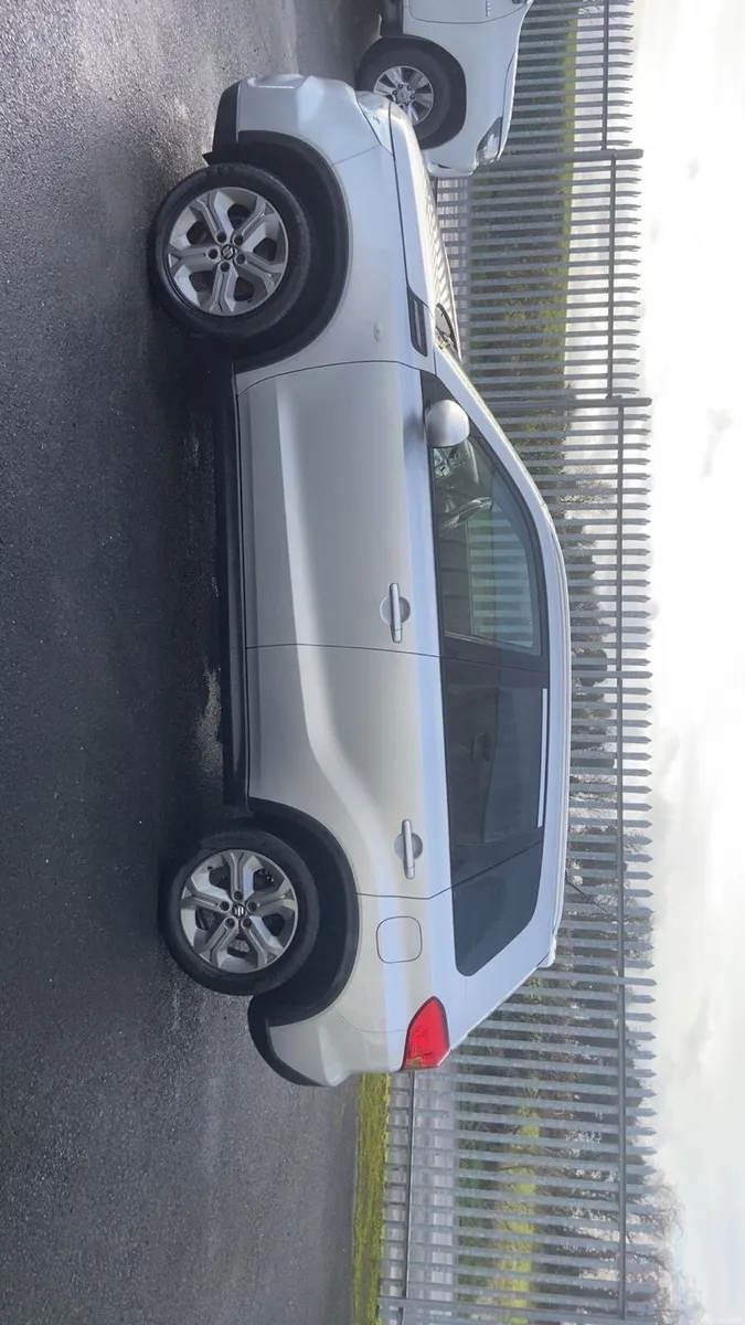 2016 Suzuki GL Vitara - Image 2