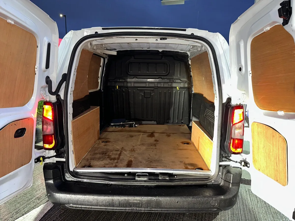 Peugeot Partner Professional Plus 1.5 BlueHDi - Image 2