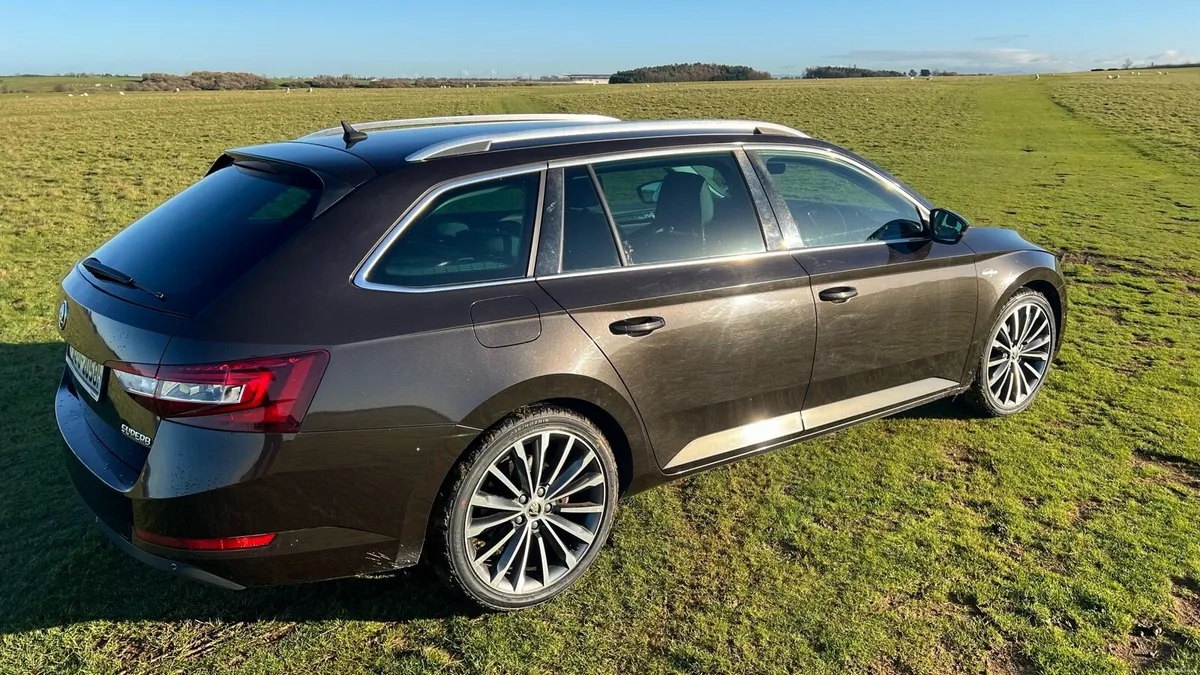 2.0 TDI LAURIN & KLEMENT 150PS 5DR A AUTO - Image 4