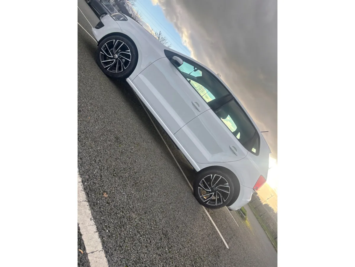 Volkswagen Polo DBA-6RCBZ 5DR AUTO - Image 4