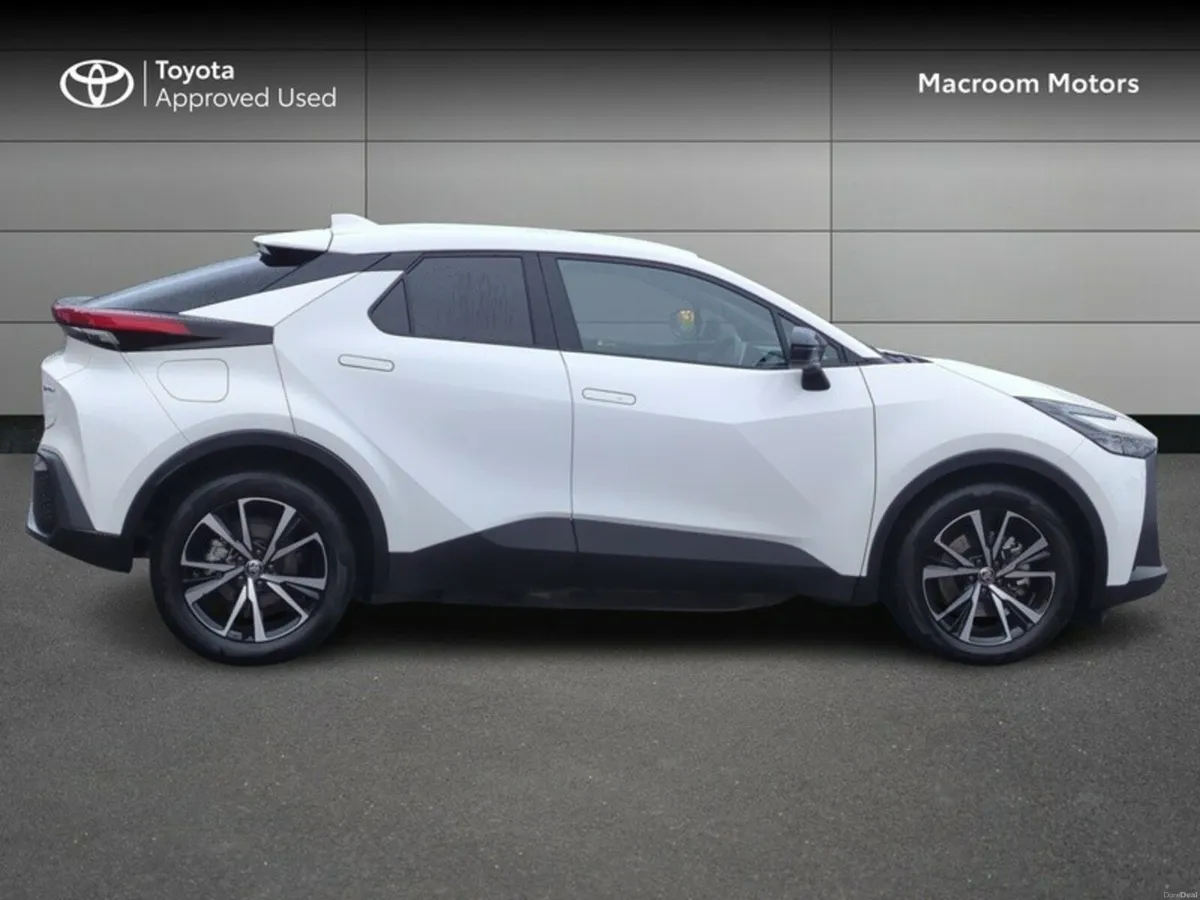 Toyota C-HR FRESH SELECTION OF TRADE-INS C-HR PHEV - Image 3