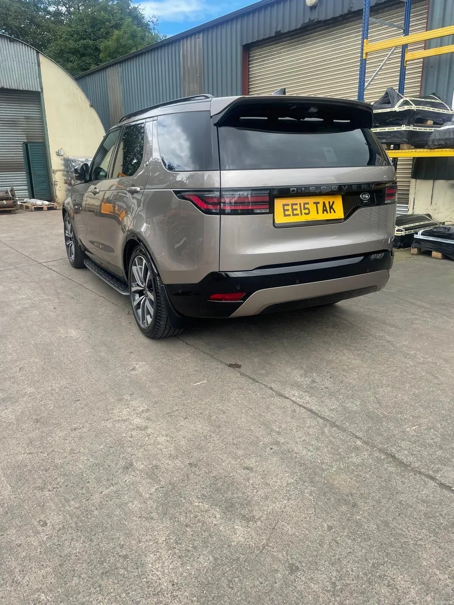Land Rover Discovery 2022 - Image 2