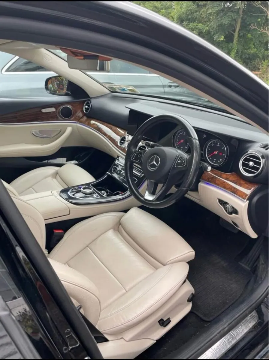 Mercedes E220 D .. great condition - Image 3