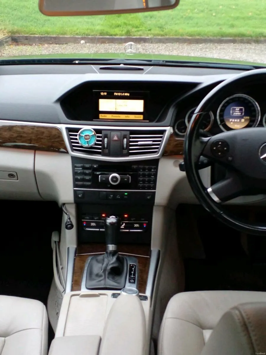 Mercedes e220 - Image 3