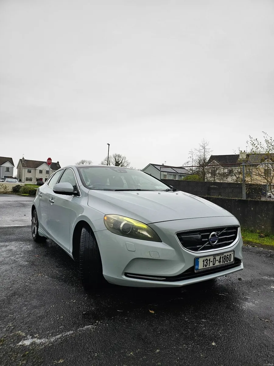 Volvo V40 T4 1.6 Turbo 2013 - Petrol - Image 1