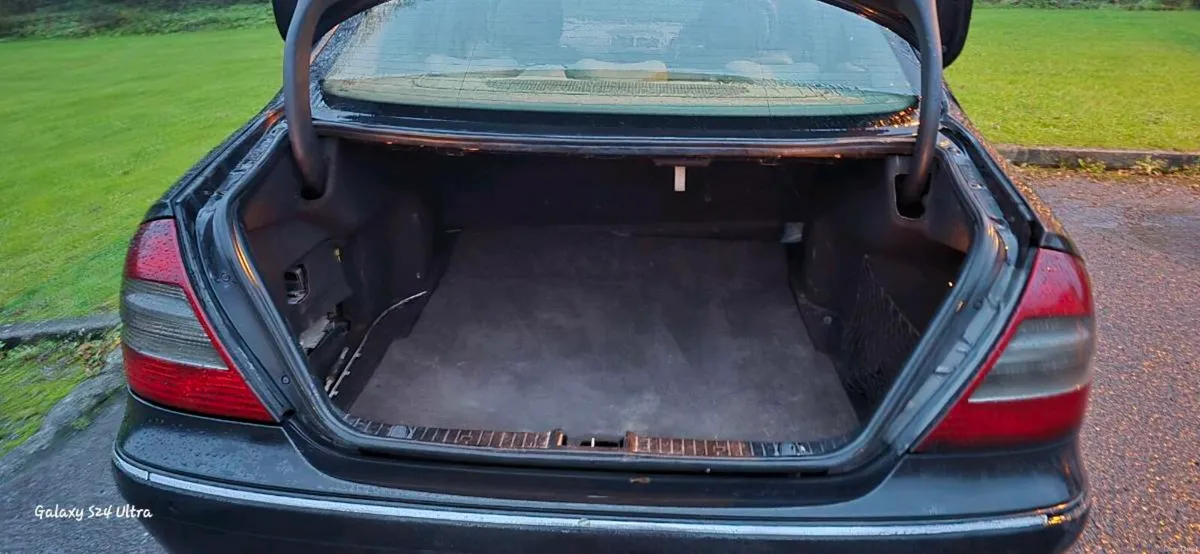 2009 mercedes e220 cdi - Image 4