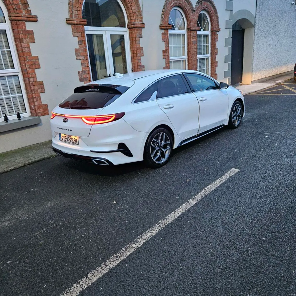 Kia Proceed Estate - Image 1