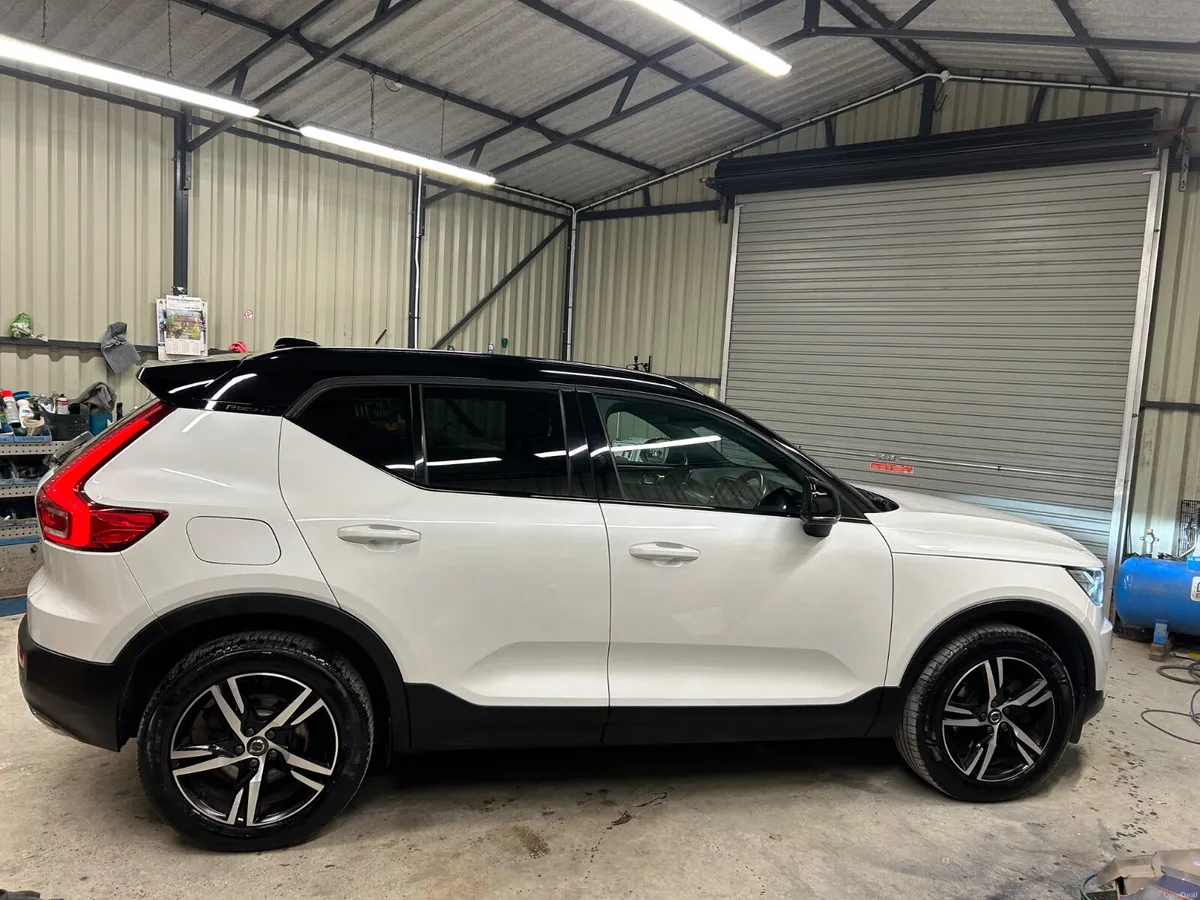 VOLVO XC40 2.0D4 190 AWD R/DESIGN G/T - Image 3