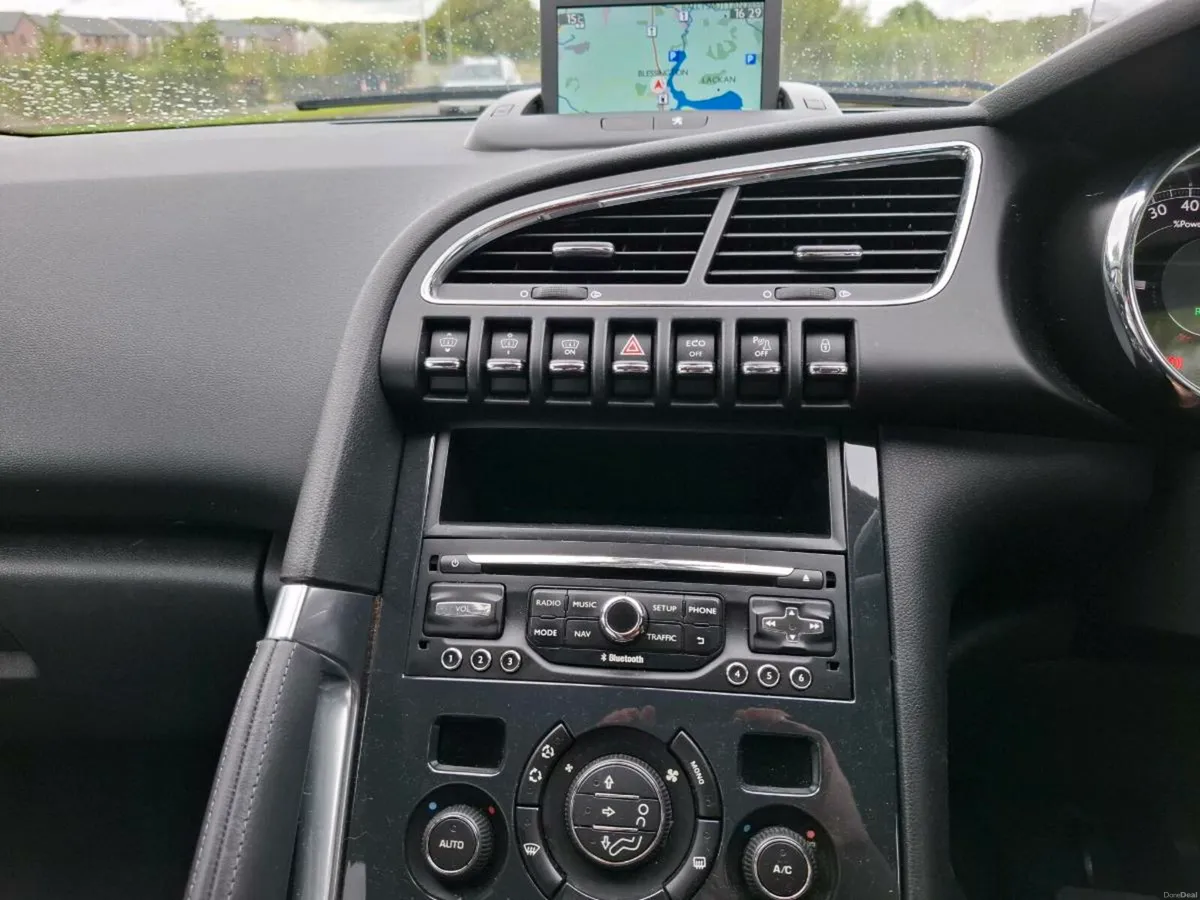 2015 (151) Peugeot 3008  HYBRID 4 200 4X4 ALLURE 5 - Image 2