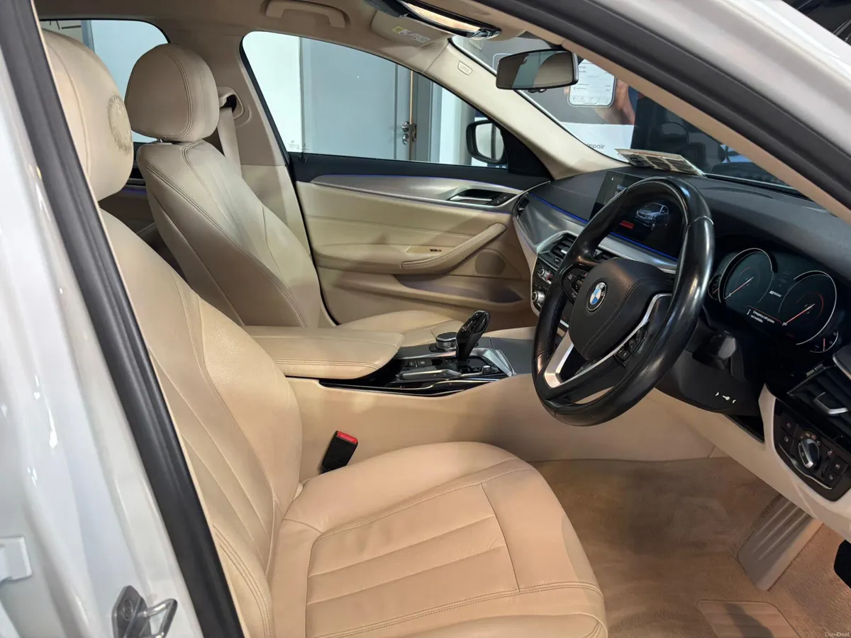 BMW 5-Series 2018  530E. SE - Image 4
