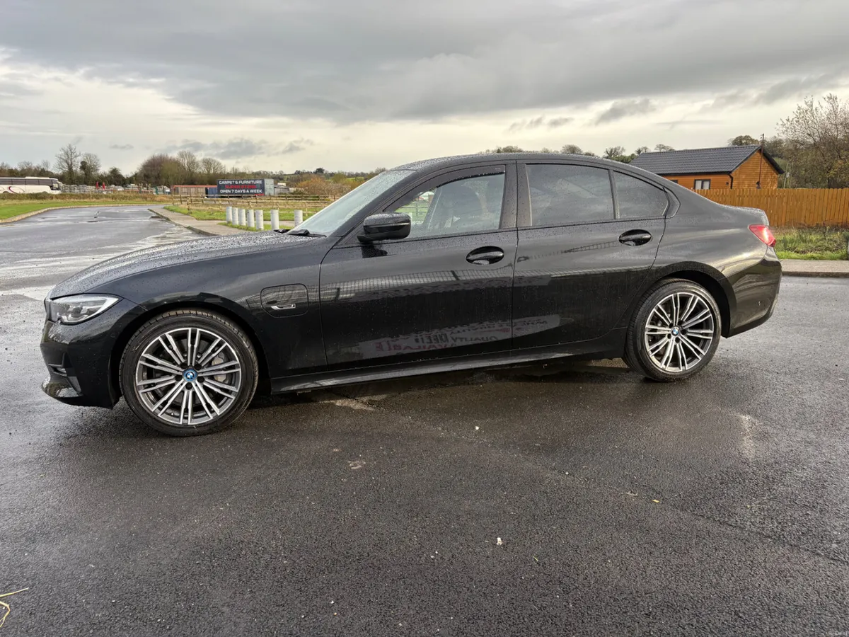 22 BMW 3-Series 330E Plug in Hybrid - Image 5