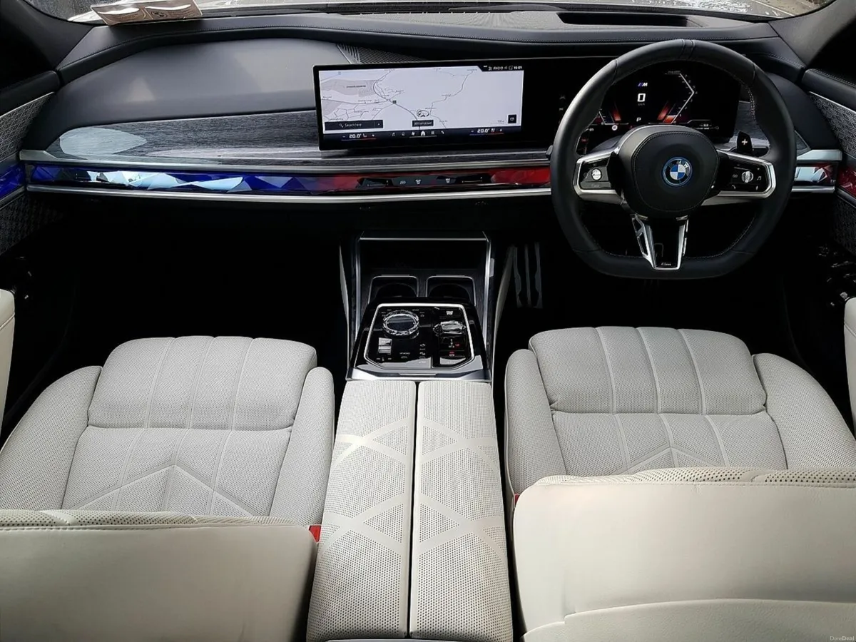 BMW 7-Series M760e - Image 4