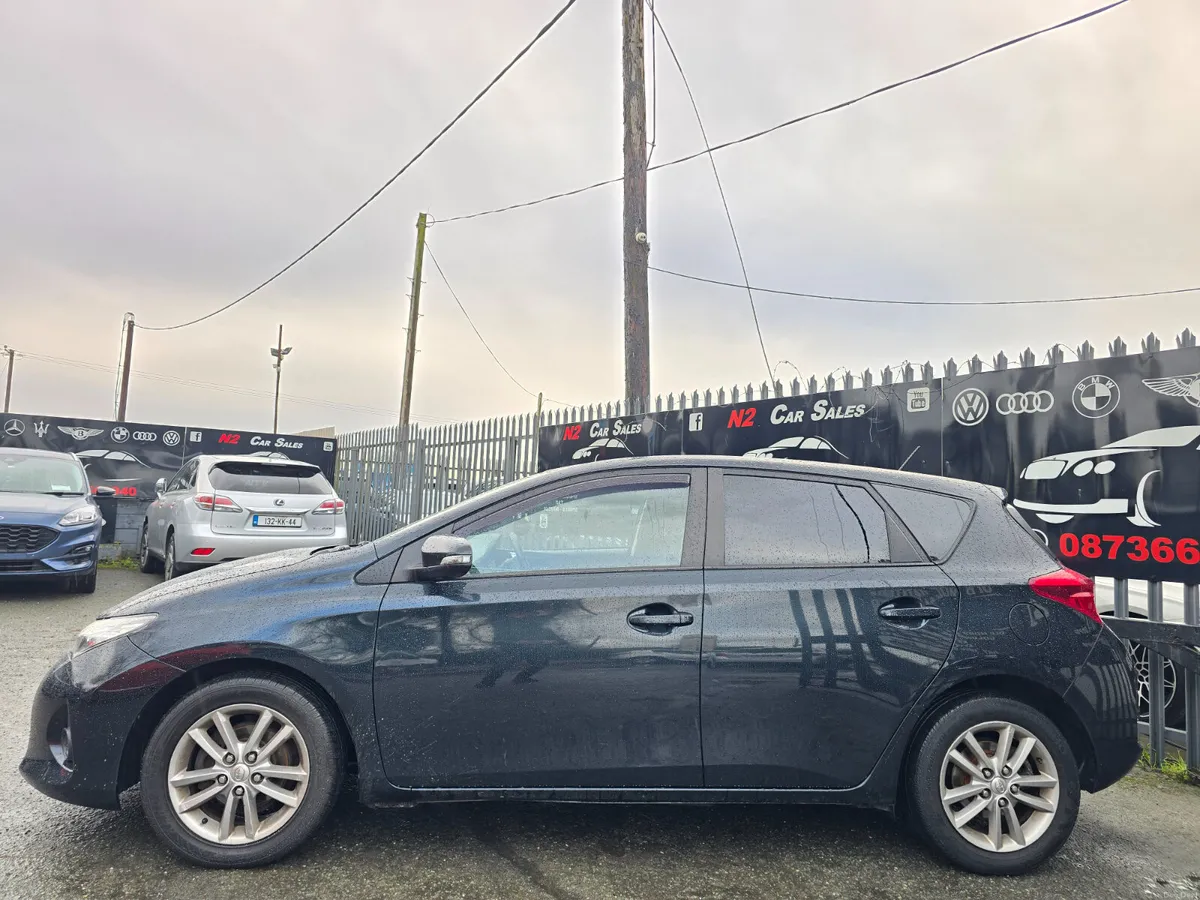 151 Toyota Auris 1.4diesel, LOW MILES, NEW NCT - Image 4