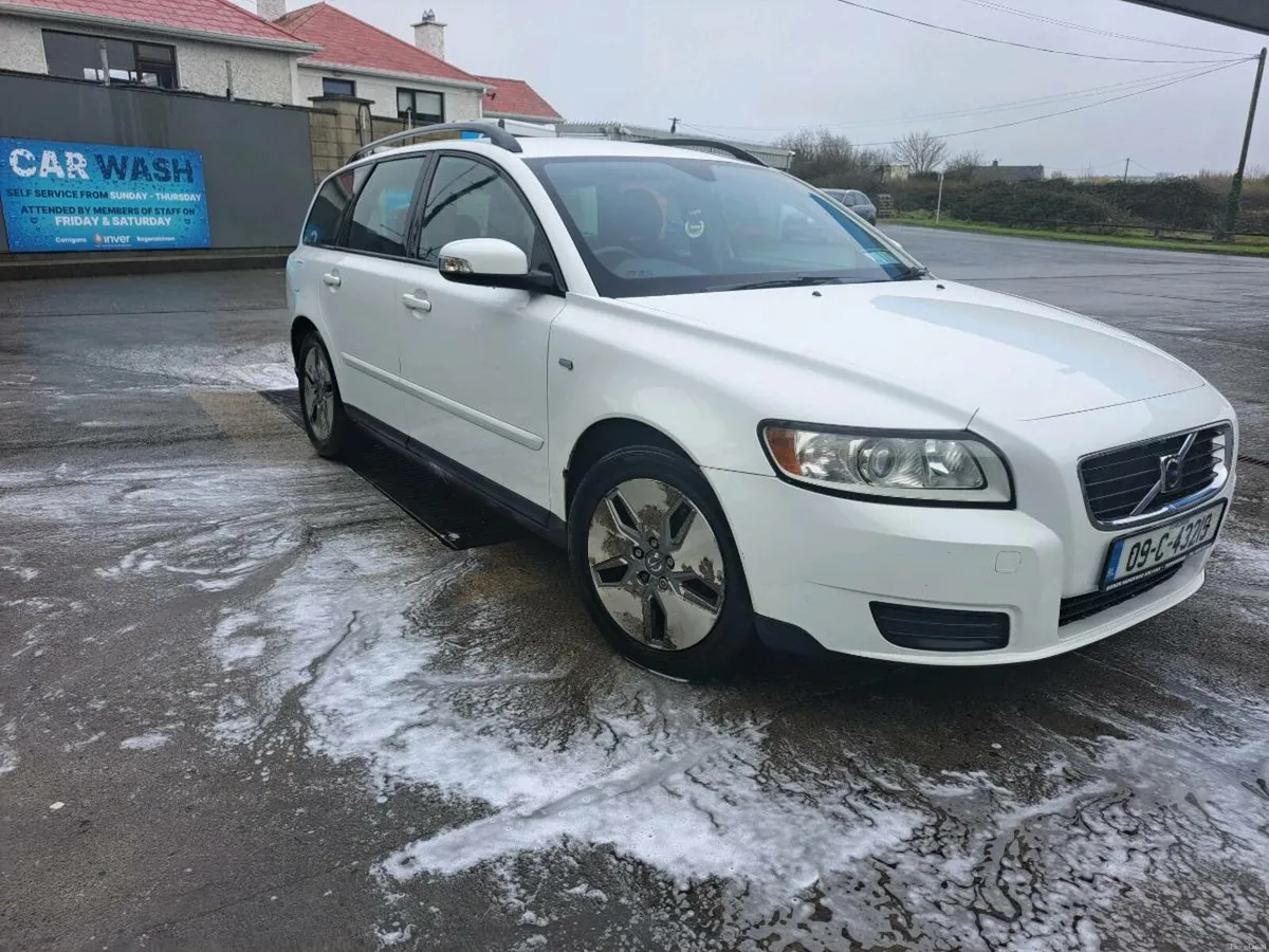 2009 volvo v50 taxed and tested - Image 2