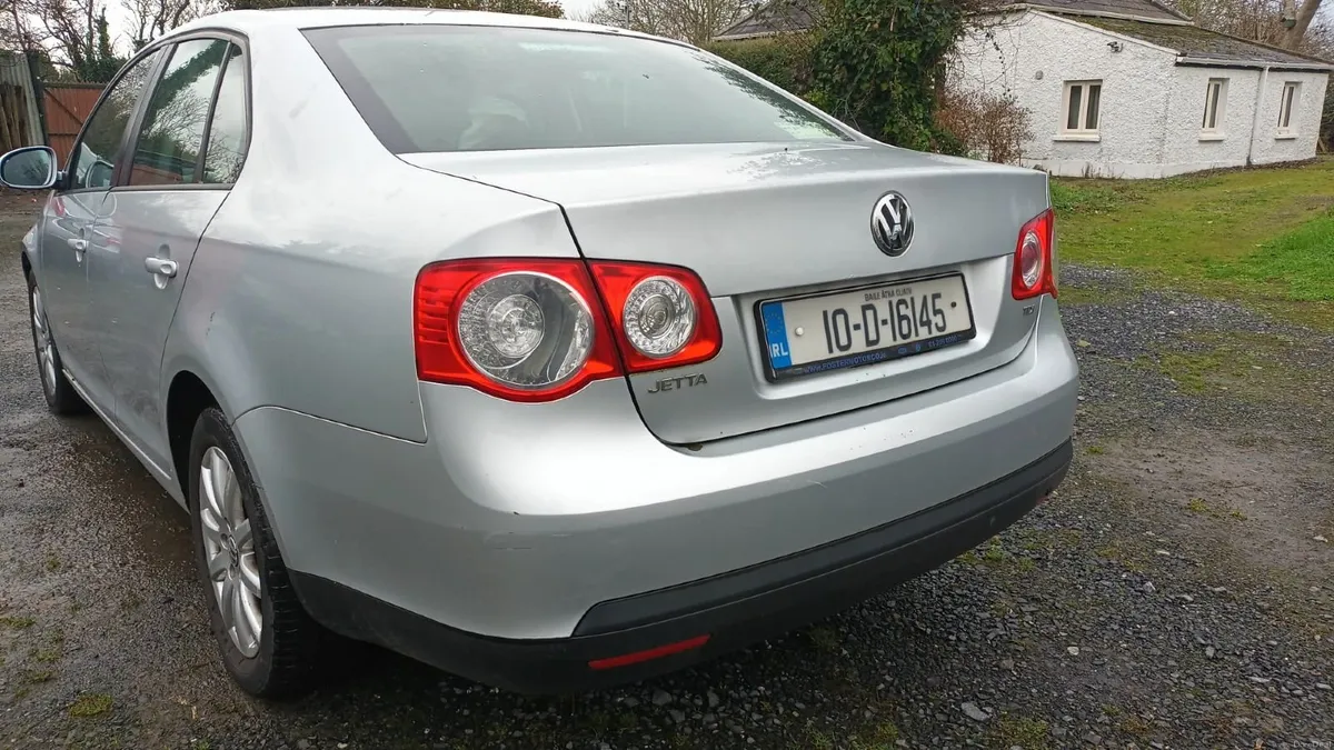 Volkswagen Jetta 2010 - Image 4