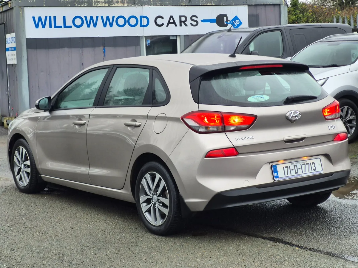 Hyundai i30 1.6crdi deluxe  2017 - Image 4