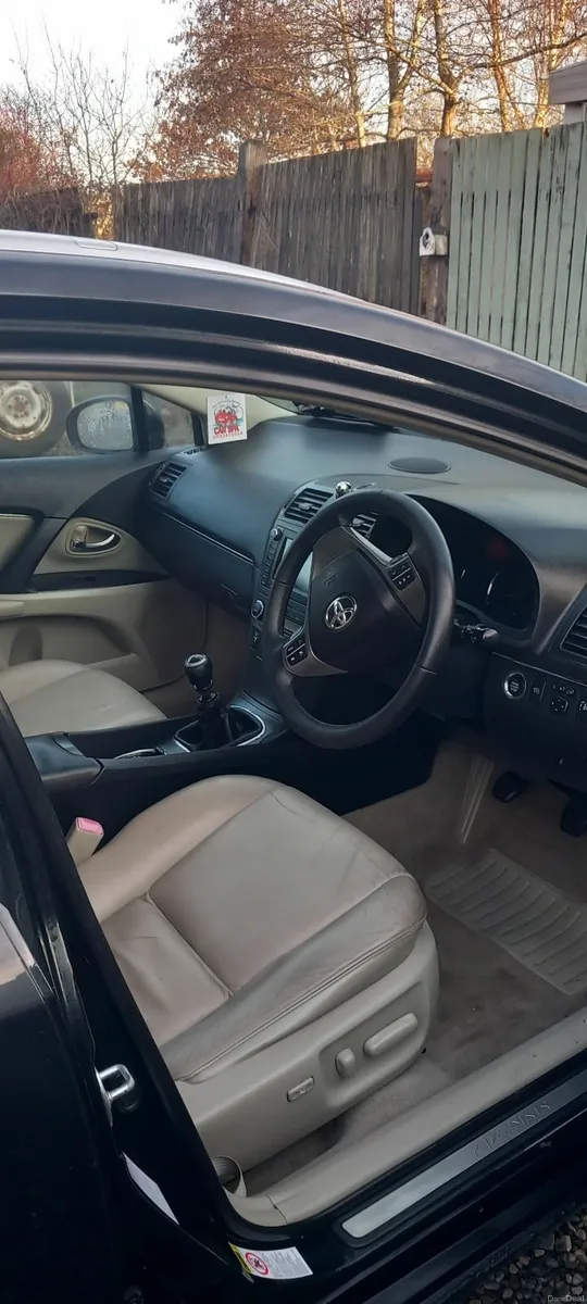 Toyota Avensis 2011 estate - Image 4