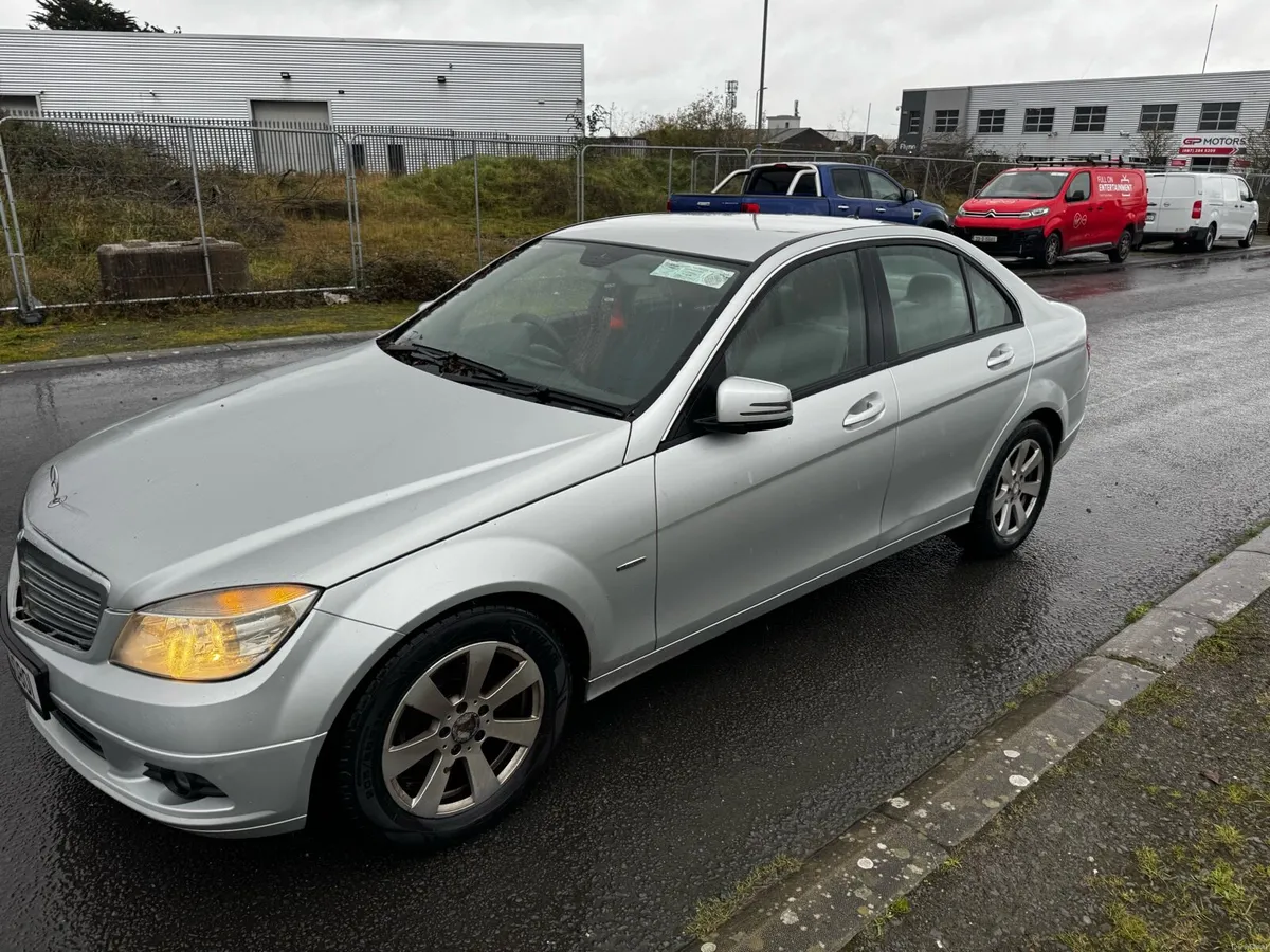 2010 Mercedes - Image 4