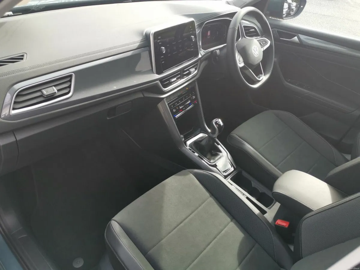 Volkswagen T-Roc Style 2.0 TDI 116HP **REAR VIEW C - Image 3