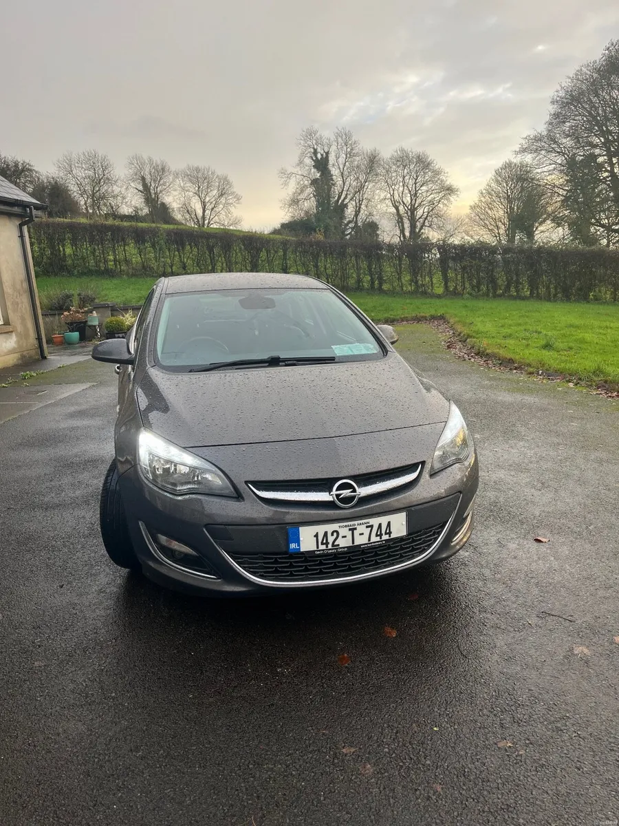 Opel Astra 2014 - Image 1