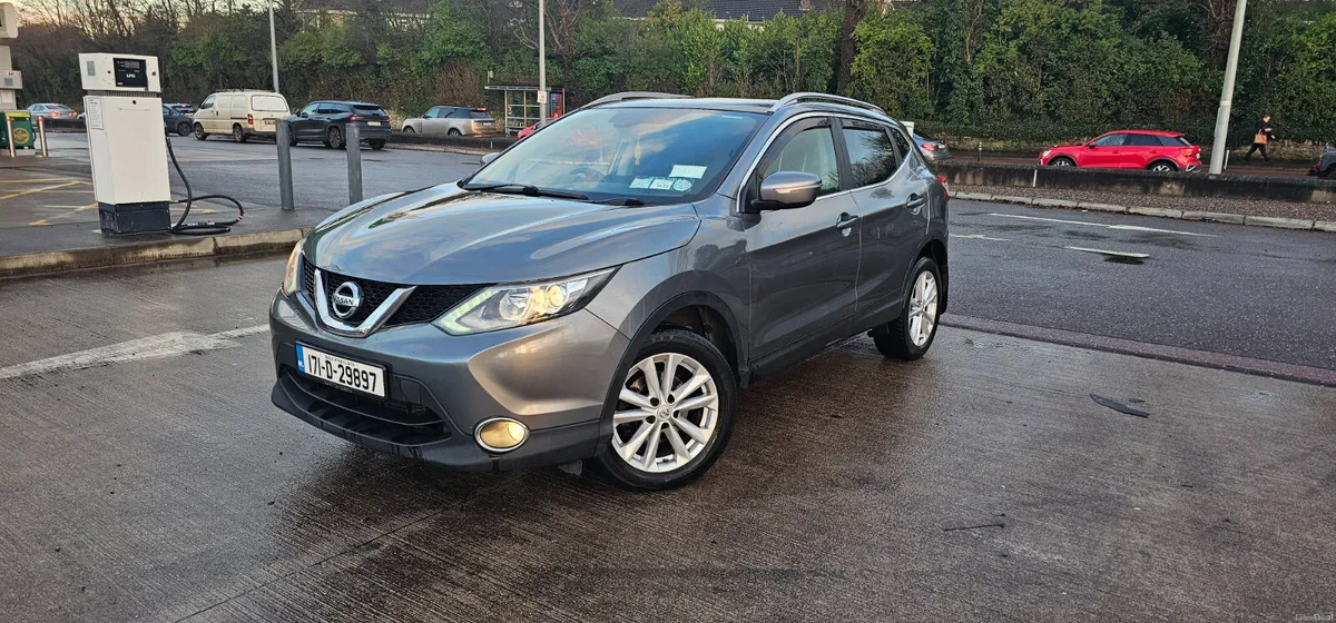 Nissan Qashqai Automatic Top Spec Panoramic roof - Image 1