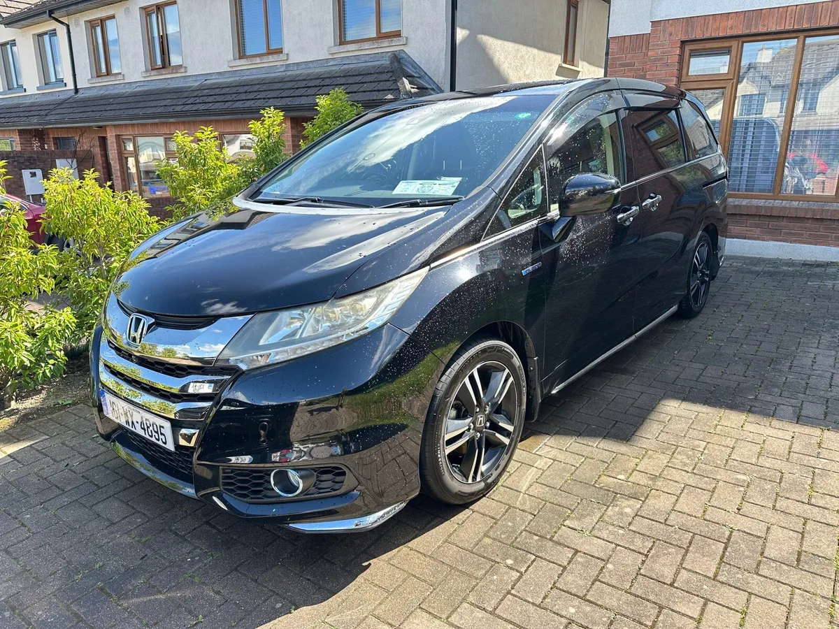 2016 Honda Odyssey Absolute Hybrid 7 seater - Image 1