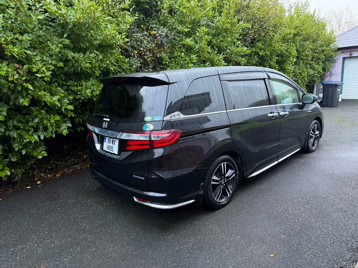 2016 Honda Odyssey Absolute Hybrid 7 seater - Image 4