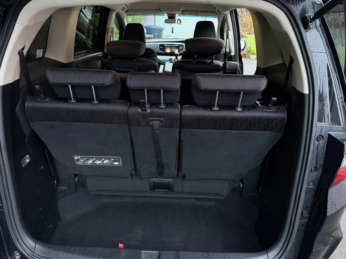2016 Honda Odyssey Absolute Hybrid 7 seater - Image 6