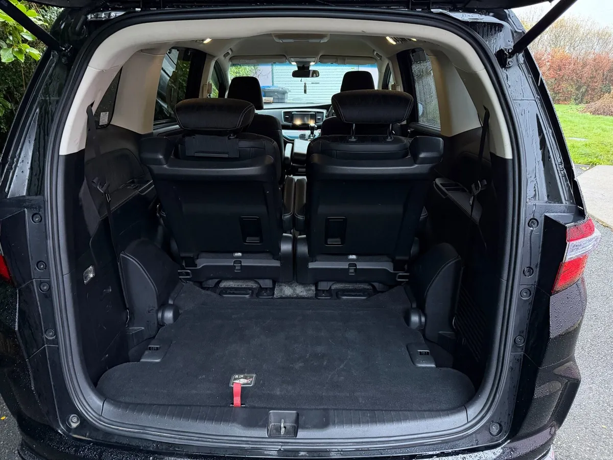2016 Honda Odyssey Absolute Hybrid 7 seater - Image 5
