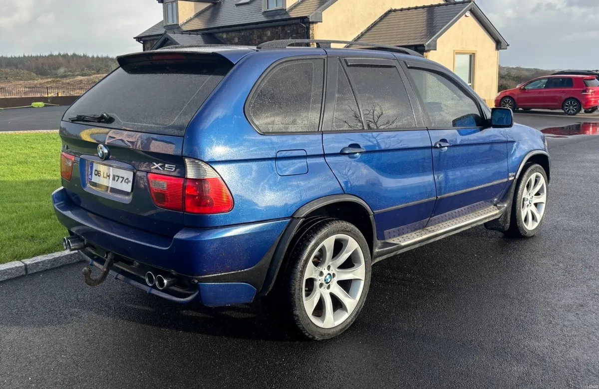 BMW x5 Crew Cab - Image 2