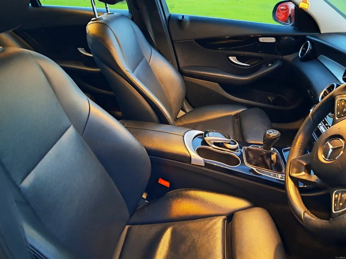 Mercedes-Benz C-Class 2017 - Image 4