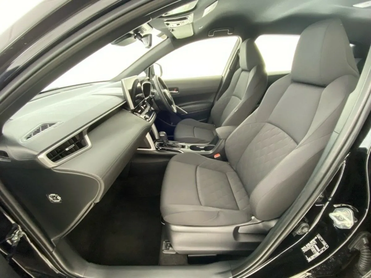 Toyota Corolla Cross Hybrid Luna - Image 6