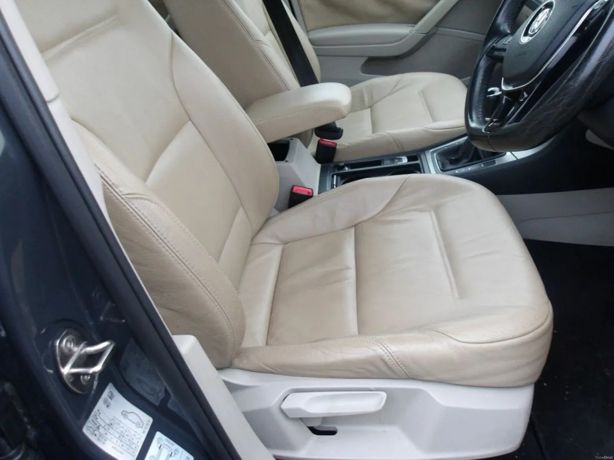 Volkswagen Golf 1.6 TDI 5DR 110HP LEATHER - Image 2