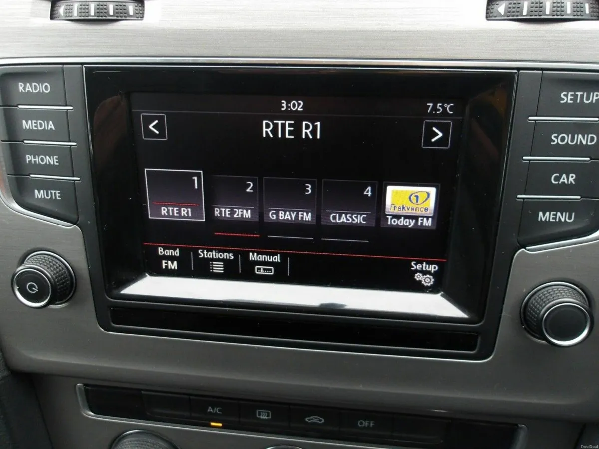 Volkswagen Golf 1.6 TDI 105HP COMFORTLINE - Image 4