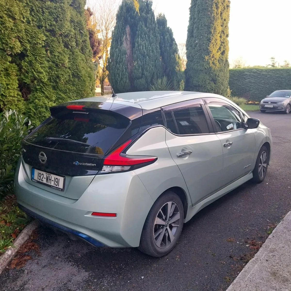 2019 Nissan Leaf SV 40 kWh — Excellent Battery - Image 2