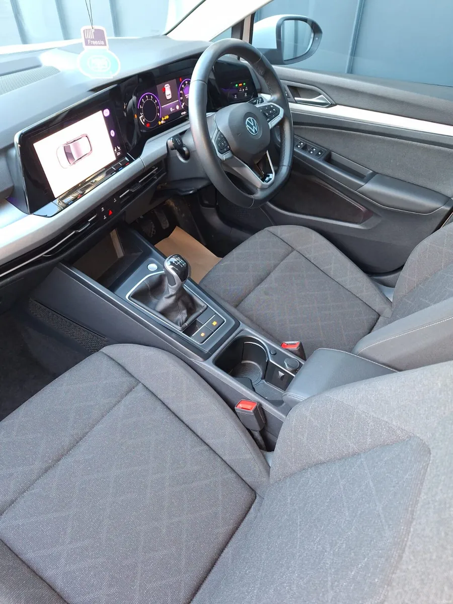 Volkswagen Golf 2023 - Image 4