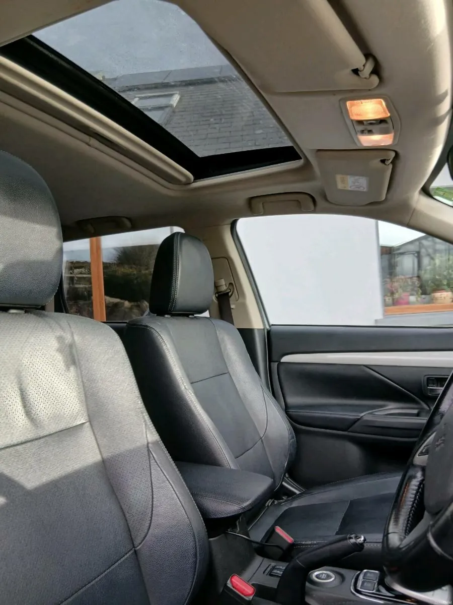 Mitsubishi Outlander PHEV 2015 - Image 2