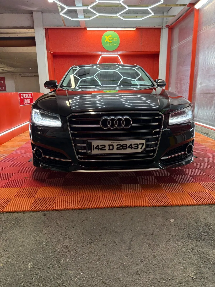 Audi A8 4.2L - Image 1