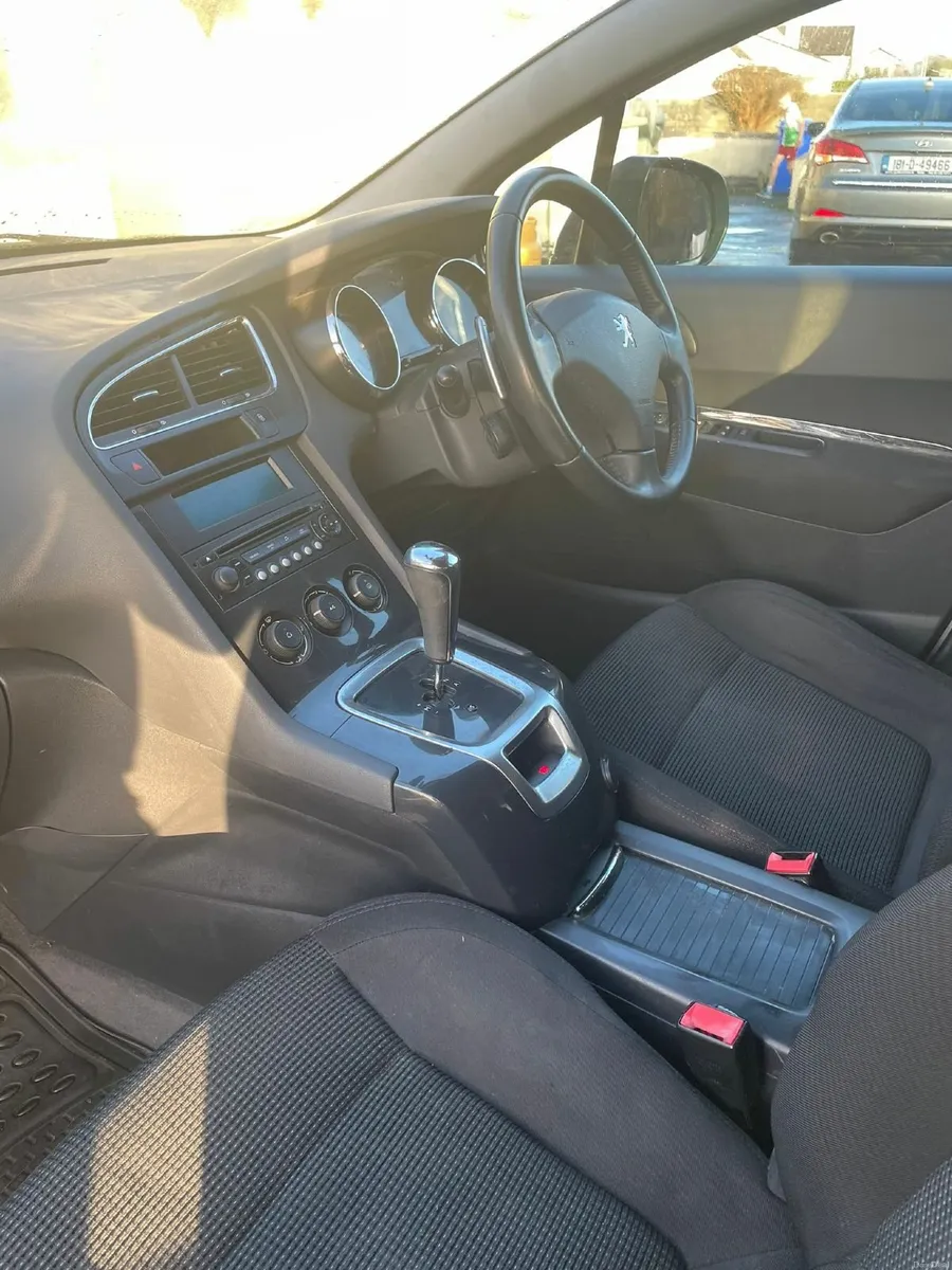 Peugeot 5008 2011 - Image 4