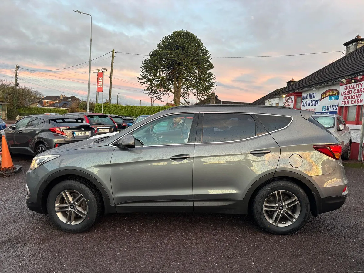 Hyundai Santa Fe 2018  7  SEATER - Image 2