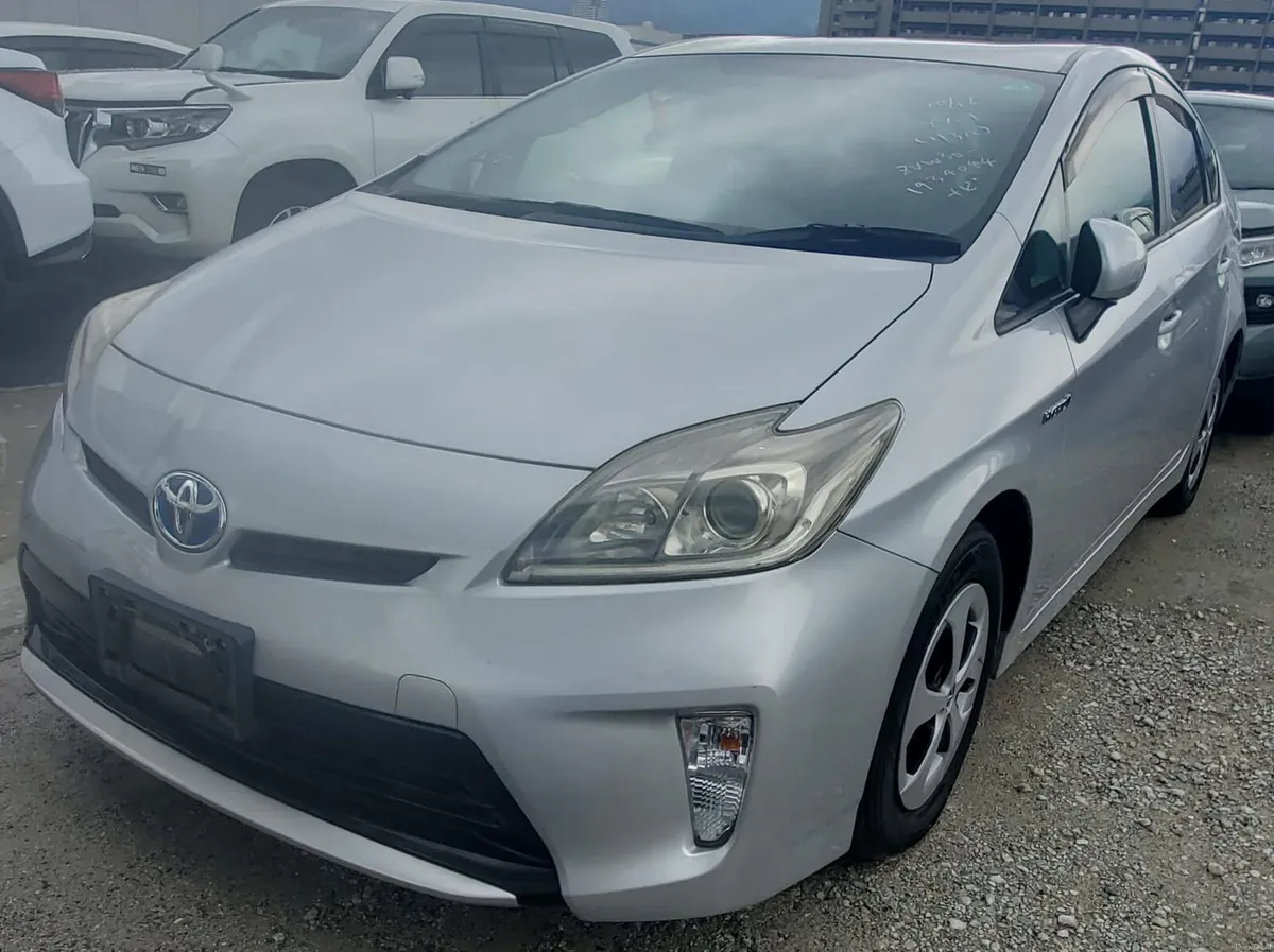 Toyota Prius 2015 - Image 2