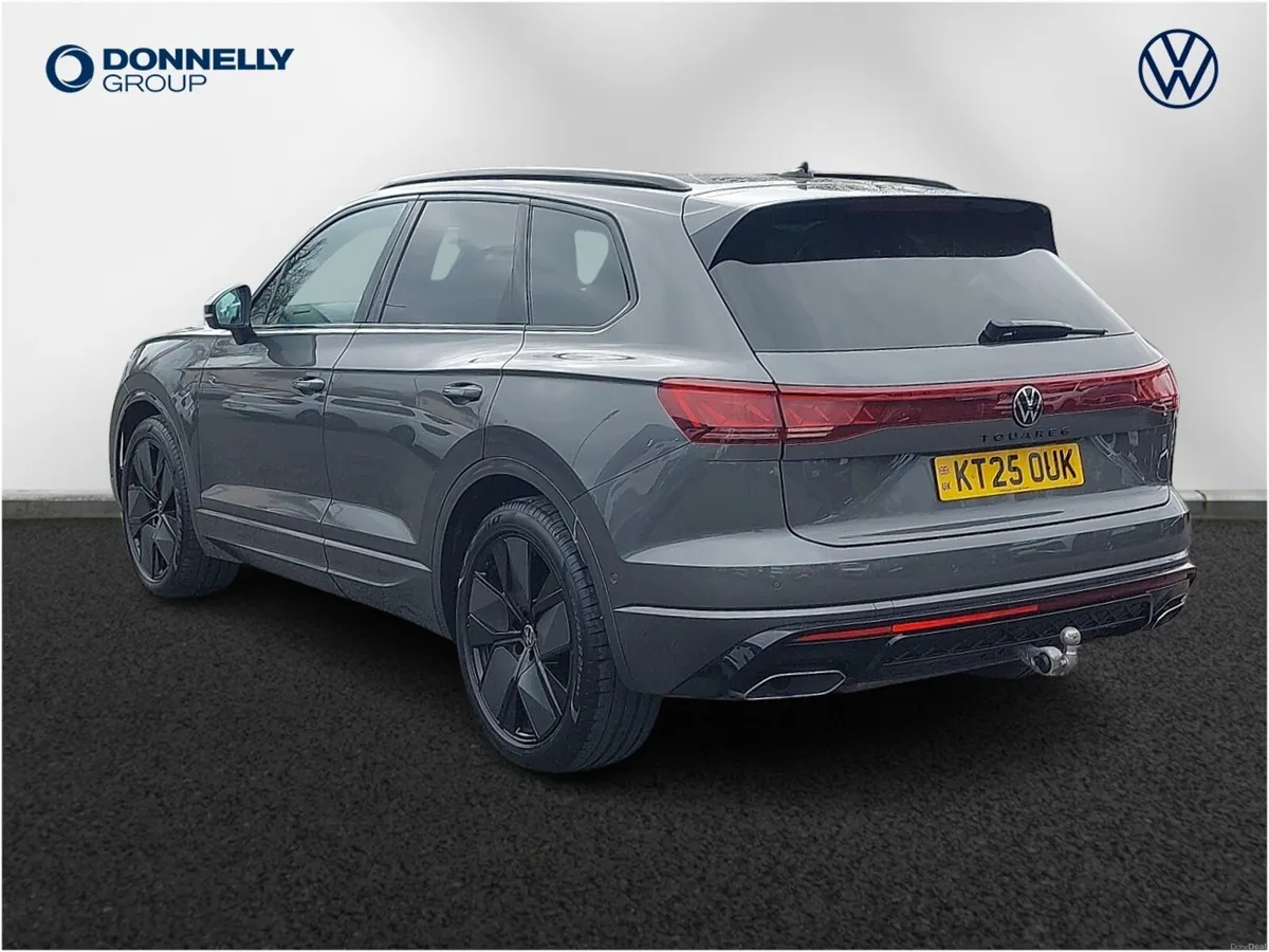 Volkswagen Touareg Diesel Estate Black Edition - Image 3