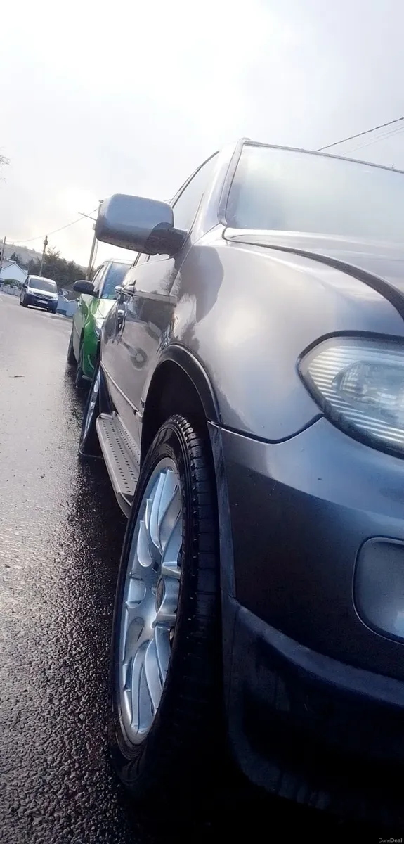 BMW X5 2004 - Image 2