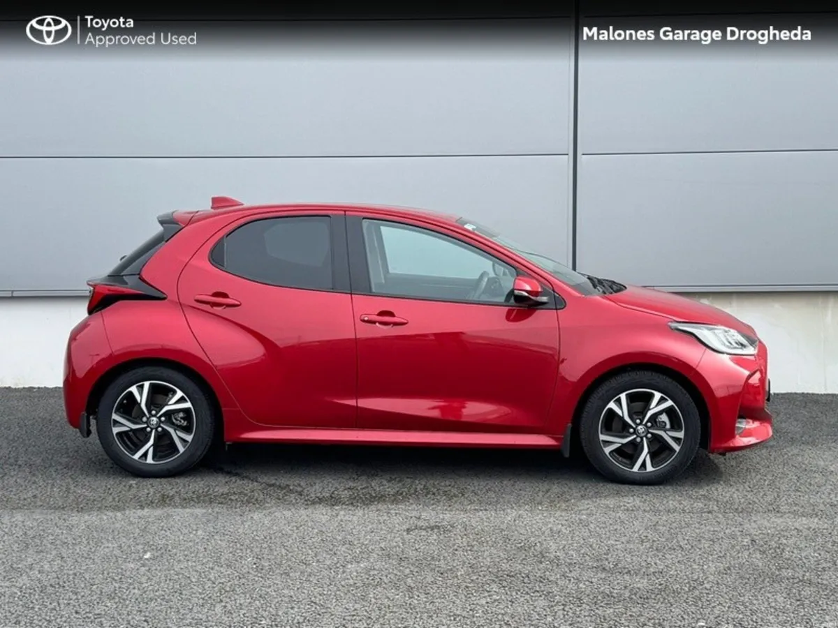 Toyota Yaris 1.5 Hybrid Luna Sport *Free Servce* C - Image 3