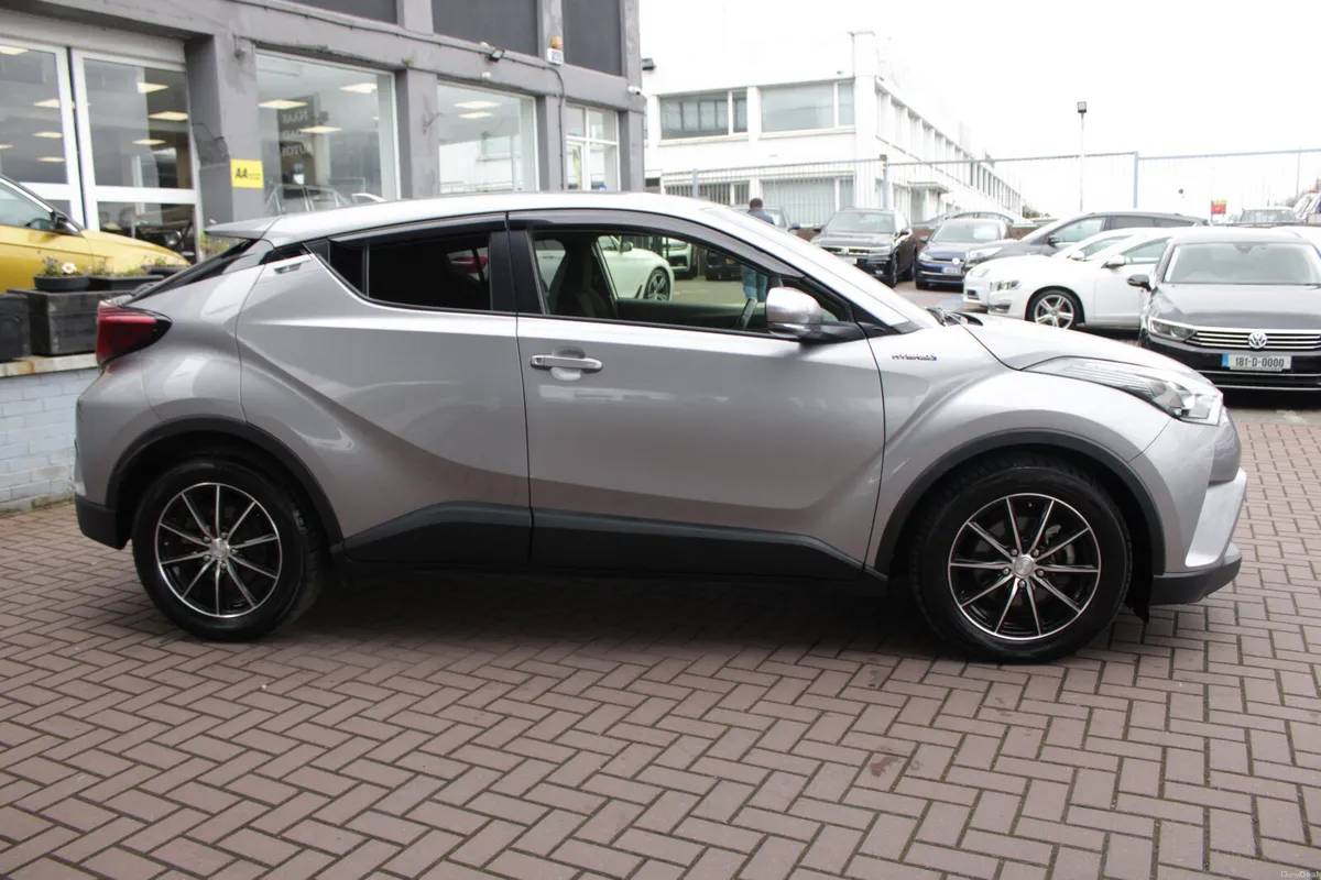 2018 TOYOTA C-HR SELF CHARGING HYBRID 1.8 - Image 3